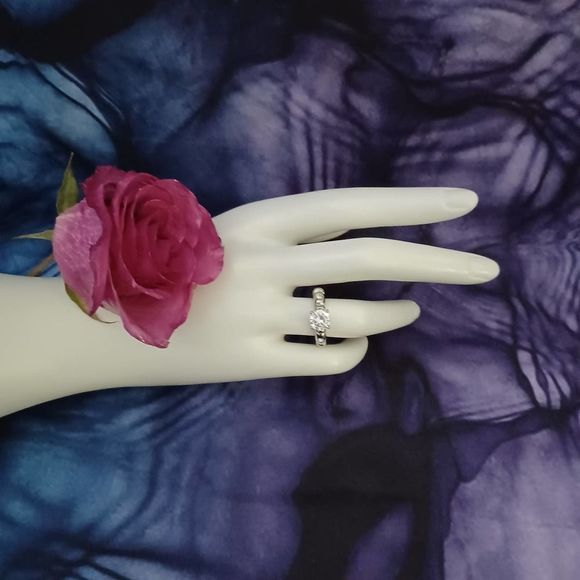 Swarovski Elements - Size 6.5 - 18K gold plated ring as pictured - Picture 4 of 7